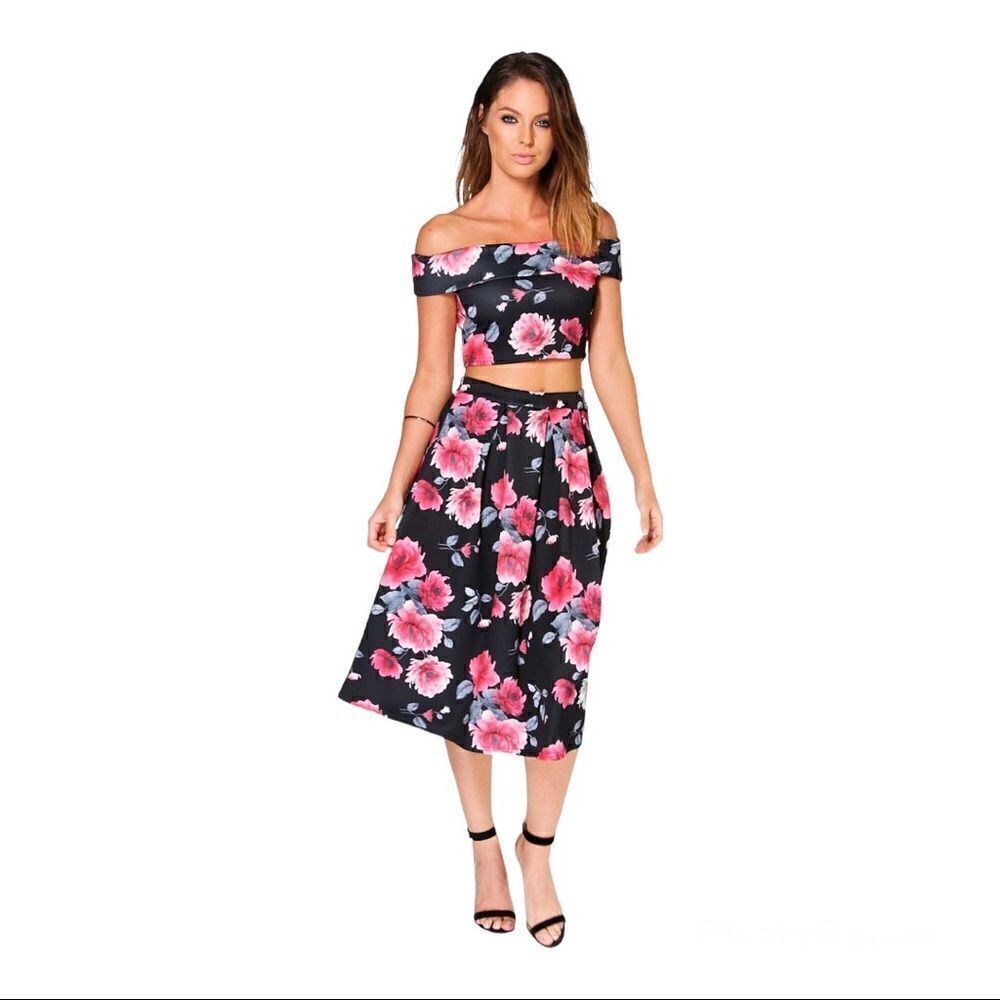 Boohoo Black Floral Full Midi Skater Skirt; SZ 8; Excellent Used Condition